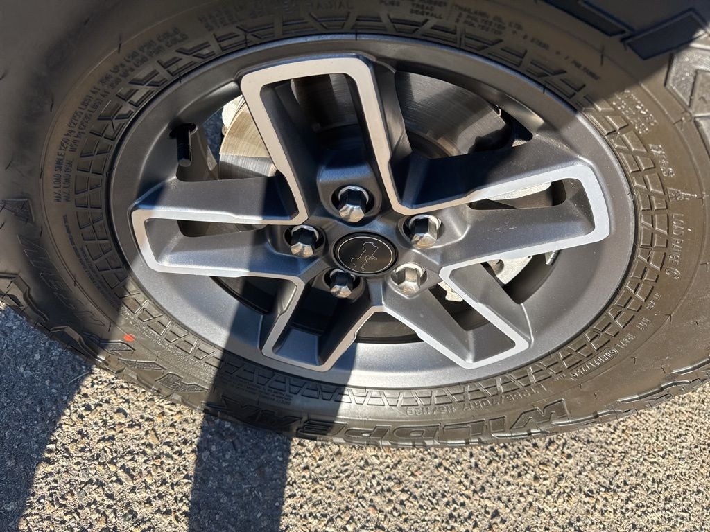 2025 Jeep Gladiator photo 2