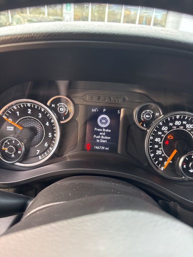 2022 RAM 1500 Big Horn Crew Cab 4x4 5'7' Box