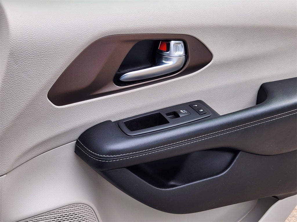 2020 Chrysler Voyager LXI