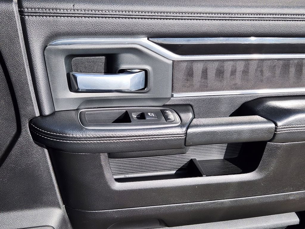 2020 RAM 2500 Laramie Crew Cab 4X4 6'4' Box