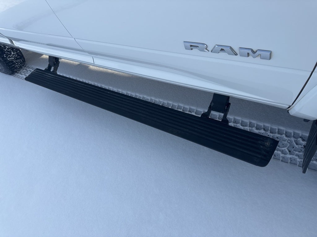 2022 RAM 2500 Laramie Crew Cab 4x4 6'4' Box