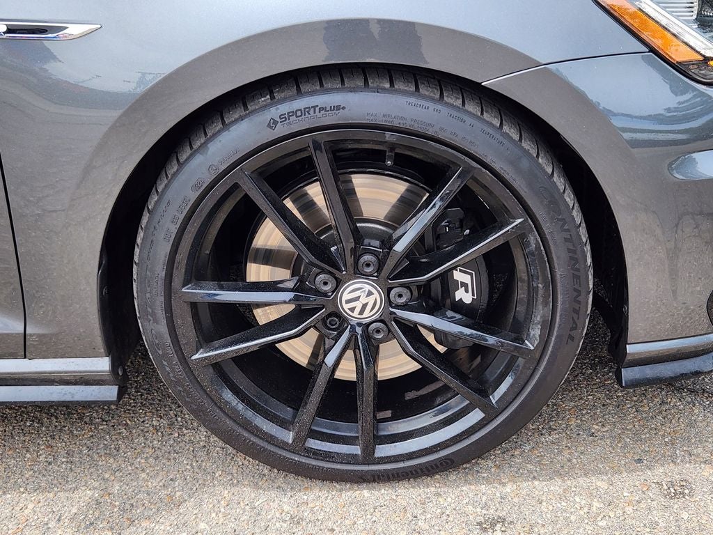 2019 Volkswagen Golf R 2.0T w/DCC & Navigation