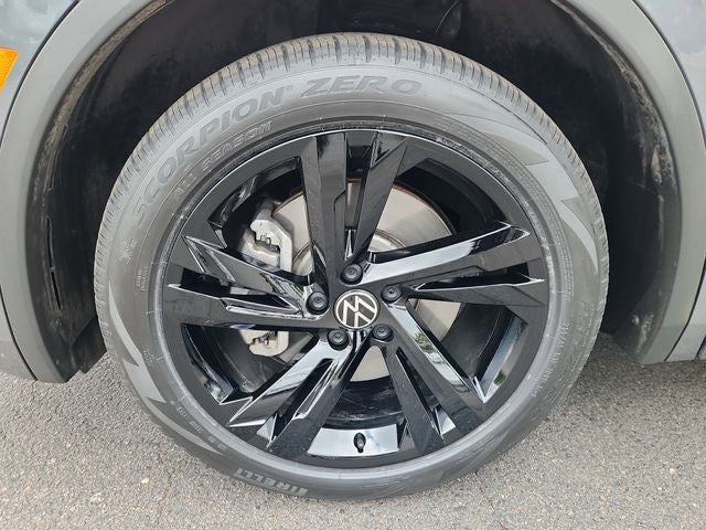 2023 Volkswagen Tiguan SE R-Line Black