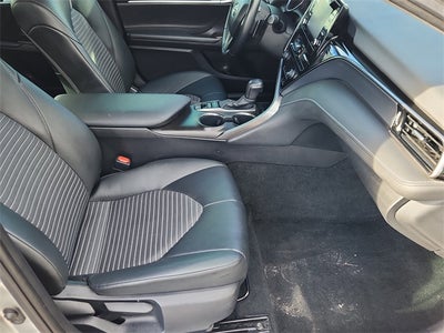 2022 Toyota Camry Hybrid SE