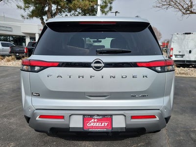 2025 Nissan Pathfinder SL