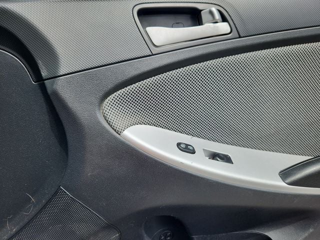 2012 Hyundai Accent 5-Door GS