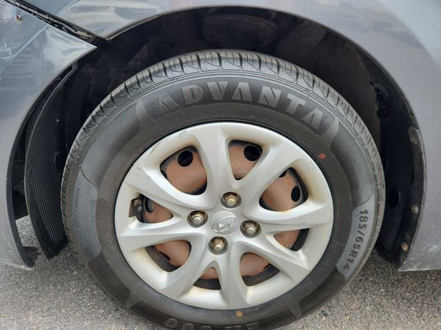 2012 Hyundai Accent 5-Door GS