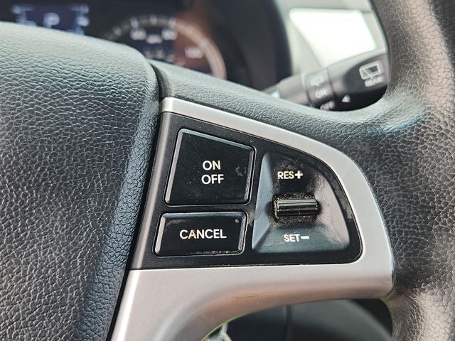2012 Hyundai Accent 5-Door GS
