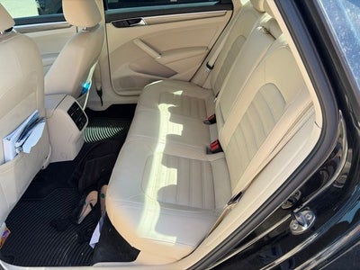 2017 Volkswagen Passat SEL Premium
