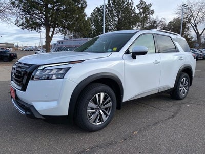 2025 Nissan Pathfinder SL