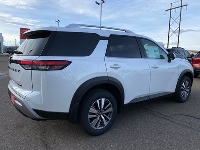 2025 Nissan Pathfinder SL