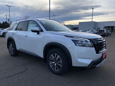 2025 Nissan Pathfinder SL