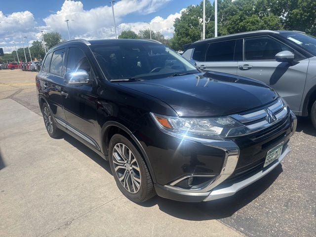 2017 Mitsubishi Outlander GT S-AWC's photo