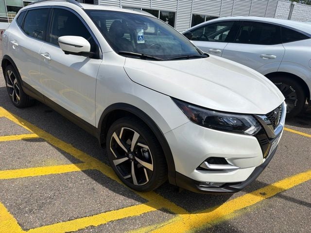 2022 Nissan Rogue Sport SL AWD's photo