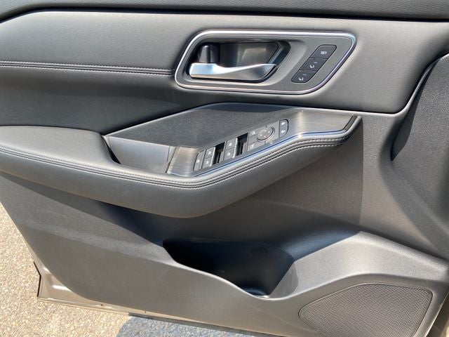 2026 Nissan Rogue Platinum - Photo 13