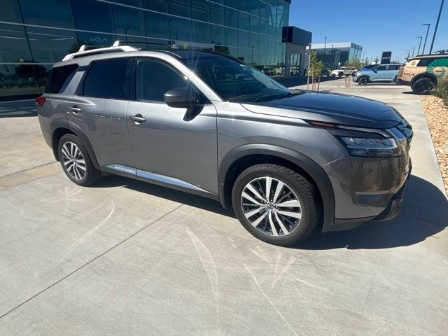 2022 Nissan Pathfinder Platinum