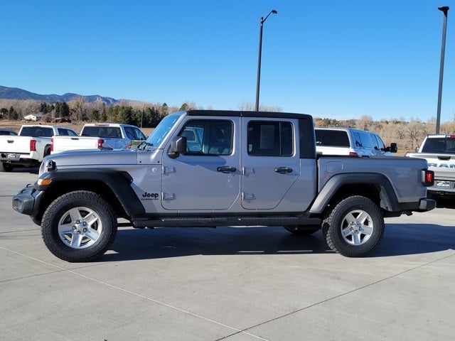 2020 Jeep Gladiator Sport photo 2