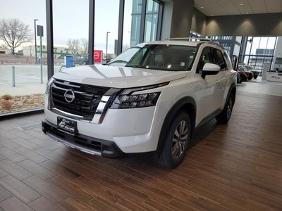 2025 Nissan Pathfinder SL