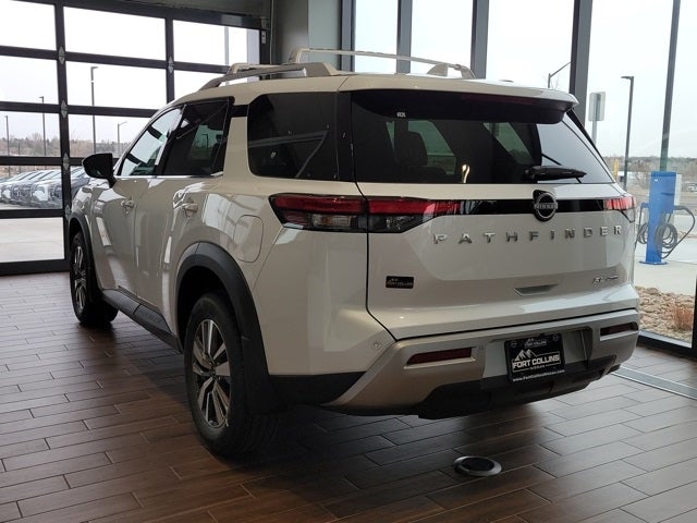 2025 Nissan Pathfinder SL